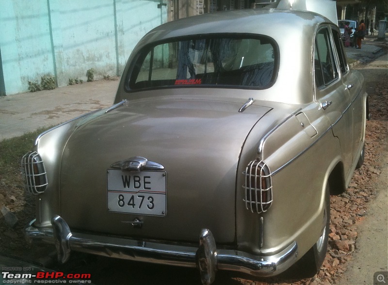 KOLKATA - Cars waiting to be Restored or Scrapped!-img_0343.jpg