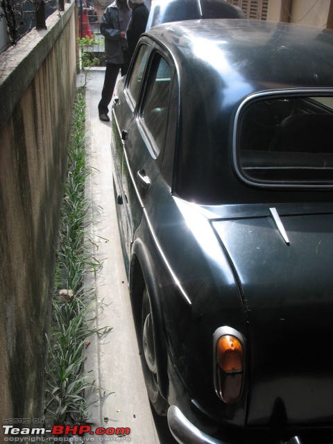 KOLKATA - Cars waiting to be Restored or Scrapped!-img_4020.jpg