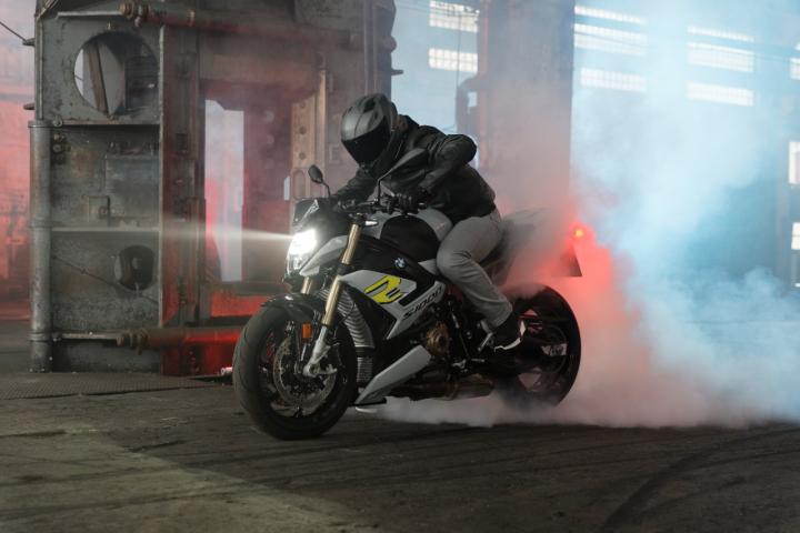 BMW S 1000 R launched at Rs. 17.90 lakh 