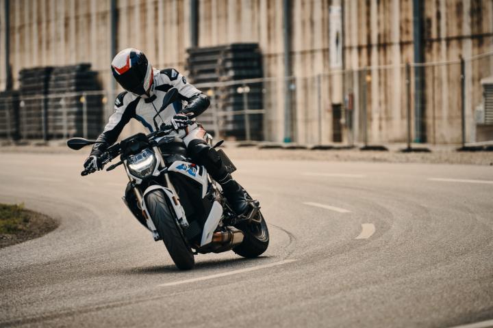 BMW S 1000 R launched at Rs. 17.90 lakh 