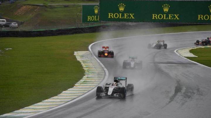 Lewis Hamilton wins Brazil GP; takes title fight to Abu Dhabi 