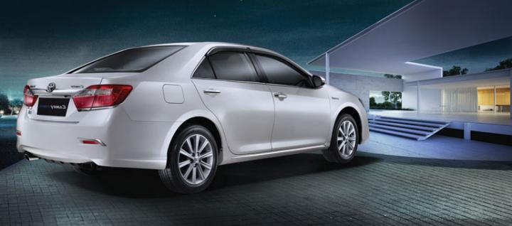 Toyota Kirloskar Motors India launches the Camry Hybrid 