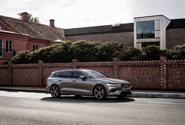 Volvo V60 estate revealed 