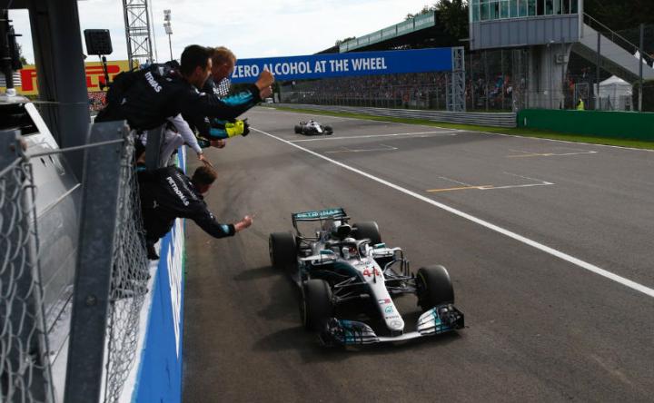 Lewis Hamilton wins the 2018 Italian GP 