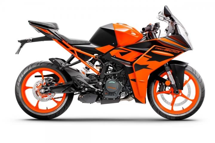 2022 KTM RC 125 and RC 200 launched in India 