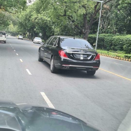 Indian president gets a W222 Mercedes S600 Pullman Guard 