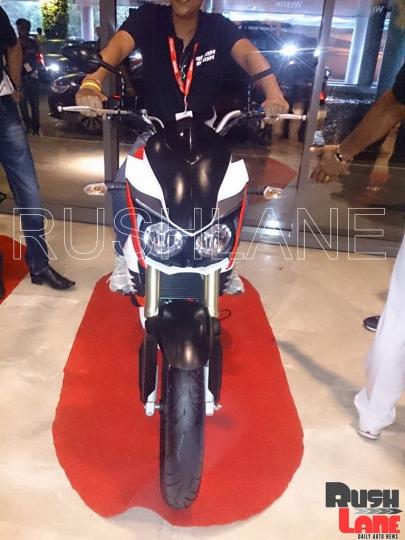 Dealers get a preview of Mahindra Mojo prior to launch 