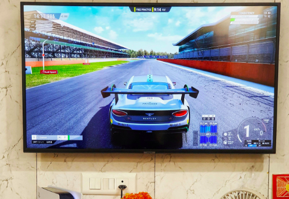 TV vs monitor: Which is the better display for playing racing games? 