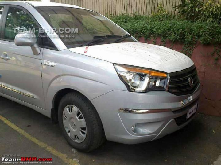 Ssangyong Rodius II 11 seat MPV spotted in India 