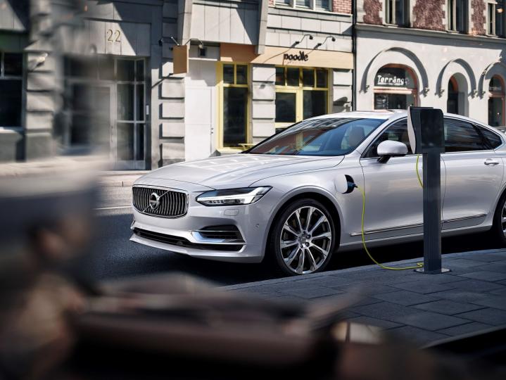 Volvo plans to bring only hybrids, EVs to India from 2019  