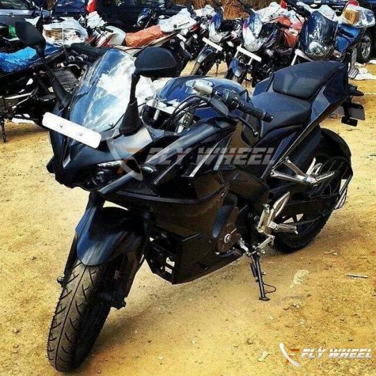 Bajaj Pulsar 200 SS spotted at dealership launch nearing Team BHP