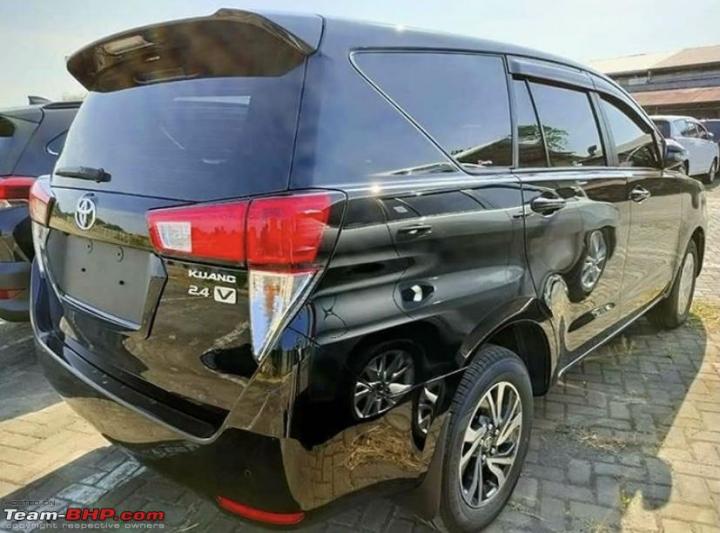 Toyota Innova Crysta facelift spotted next to current Innova 