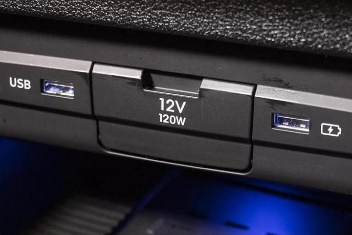 Loose USB-A ports in my Hyundai i20: Want to switch to USB-C ports |  Team-BHP