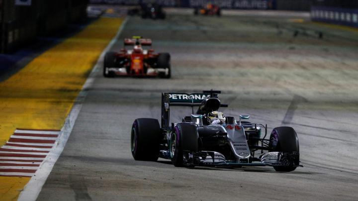 Nico Rosberg wins Singapore GP to retake championship lead 